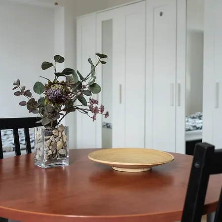 With 2 Beds In The Old Town