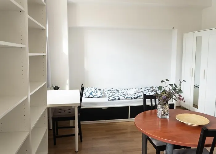 With 2 Beds In The Old Town Gazde/Camere de închiriat